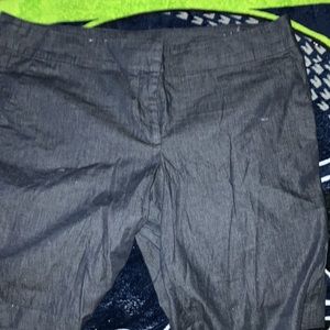 Ann Taylor signature Bermuda short. Size 16. “Dark wash Denim look”. Worn.